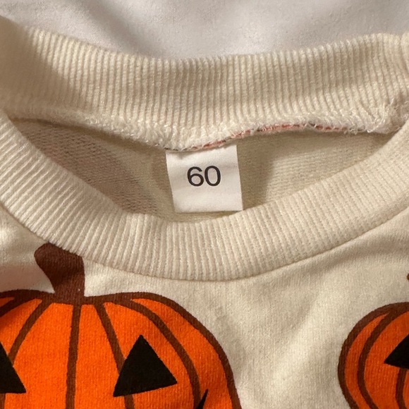 💥 $5 if bundled - Pumpkin 0 - 3 month long sleeve Sweatshirt onesie - Picture 2 of 5